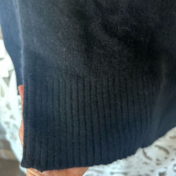 Antonio Melani Cashmere Crewneck - Picture 3 of 9